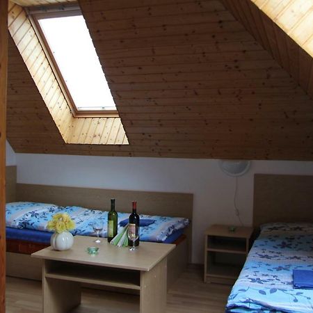 Penzion Brejk Liptovske Sliace Exteriör bild